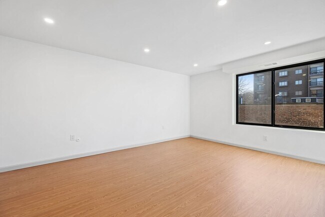 Building Photo - 1243 Beacon St