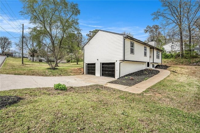 Building Photo - 218 Trickum Hills Ln