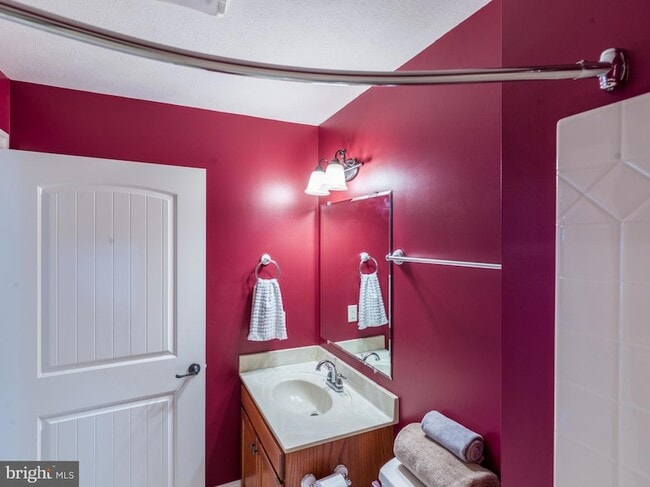 Building Photo - 2616 Greenport Dr