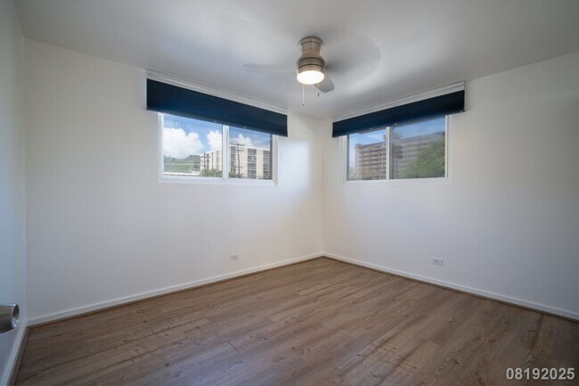 Building Photo - 1402 Piikoi St