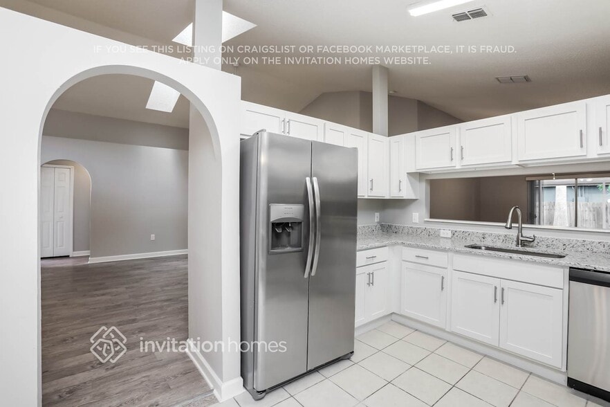 Building Photo - 809 Delfino Pl