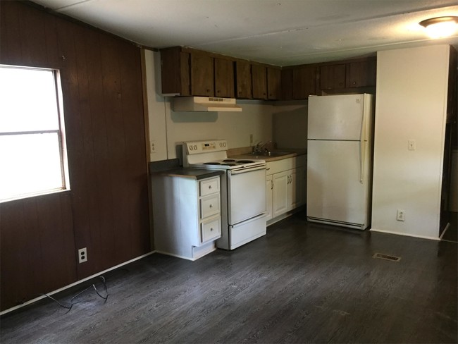 Building Photo - 6698 Skyview Dr SE