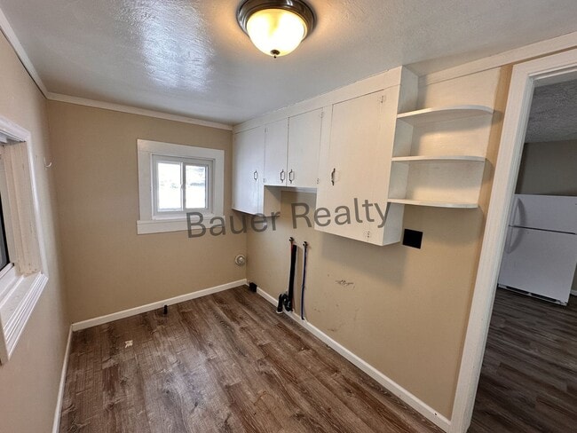 Building Photo - Renovated Two Bedroom Home