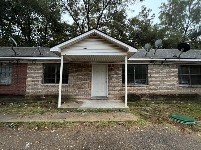 Primary Photo - 270 N Main St