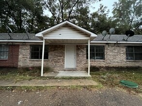 Building Photo - 270 N Main St