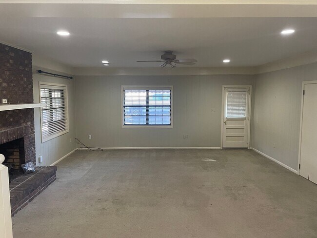 Building Photo - 3 Bedroom Home in North Lowndes County