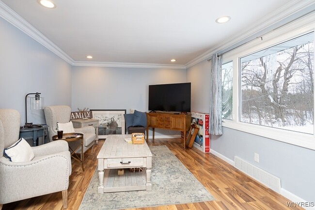 Building Photo - 1090 Stolle Rd