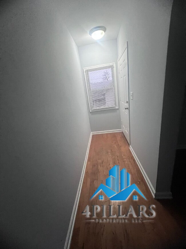 Building Photo - 403 Kenwood St