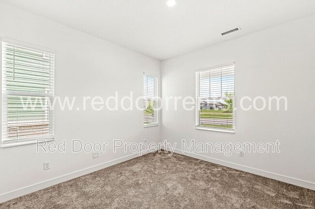 Building Photo - 2956 Grand Rdg Dr