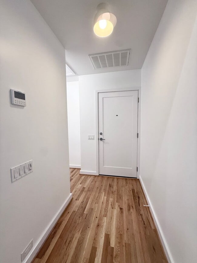 Building Photo - SUL12BS