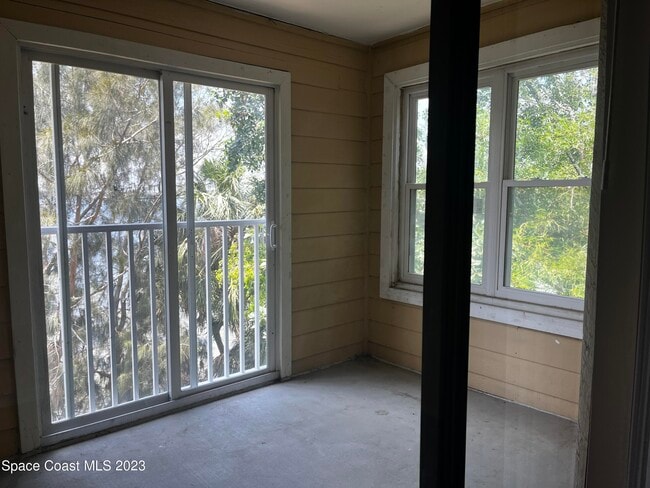 Building Photo - 225 S Tropical Trail
