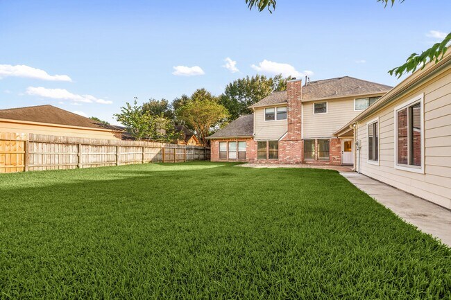 Building Photo - 15526 Cabildo Dr