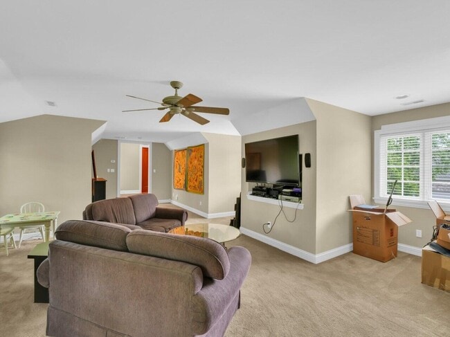 Building Photo - 106 Michigan Ct