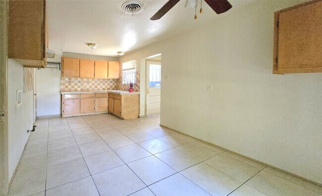 Building Photo - 8224 Campanella Dr