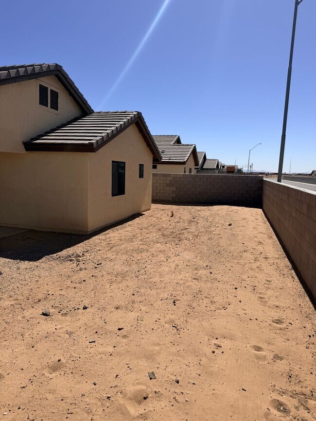 Building Photo - Fenced yard with gates. Ready for a new Occupant !! Three Bed, Two Bath