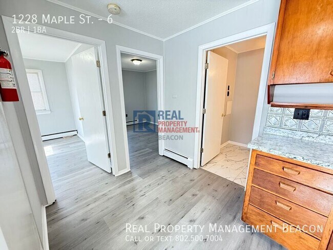 Building Photo - 1228 Maple St