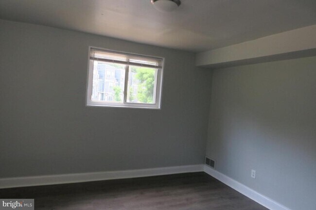 Building Photo - 1495 Bangor St SE