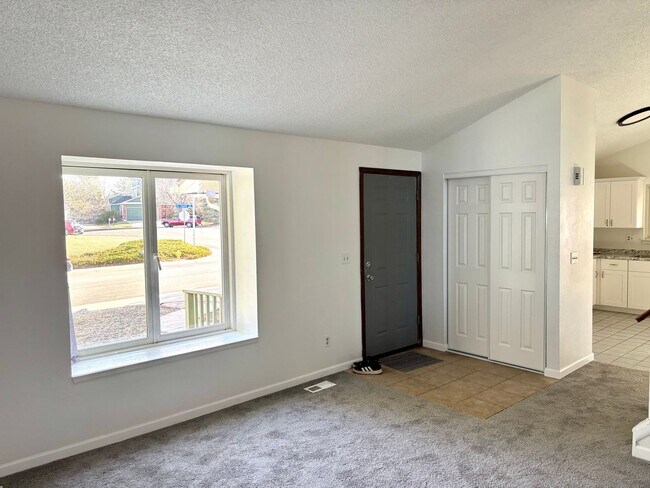 Building Photo - Remodeled 3bd 2ba ready for rent in Fox Hill neighborhood Aurora CO