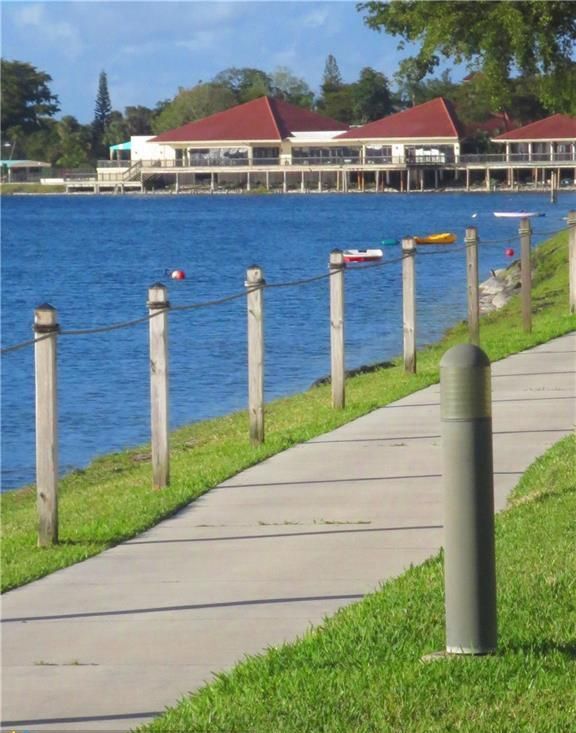 Building Photo - 109 Lake Emerald Dr