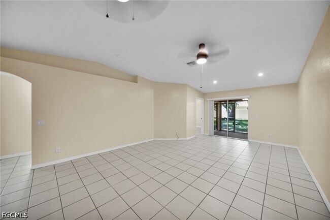 Building Photo - 3738 Santa Barbara Blvd