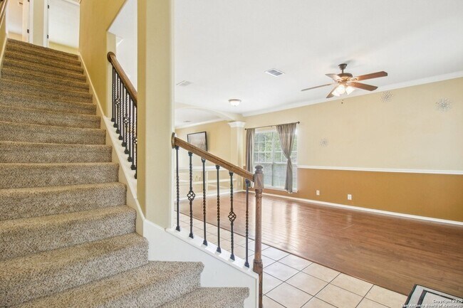 Building Photo - 606 Mesa Ln