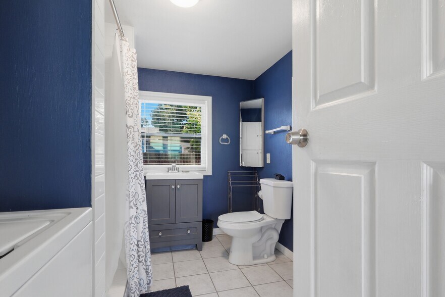 Building Photo - 587 Dixie Hwy