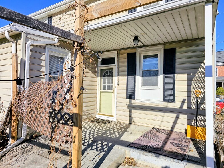 Building Photo - 2050 State St