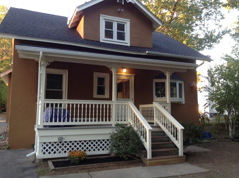 back porch - 25 Mapleshade Ave