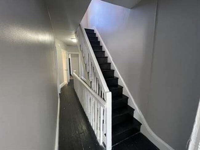 Building Photo - 631 Roosevelt Ave