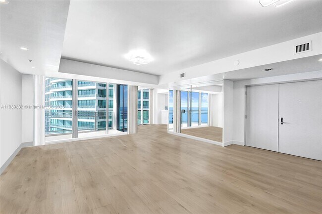 Building Photo - 3535 S Ocean Dr