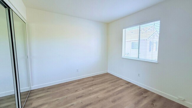 Building Photo - 401 Skylark Ct