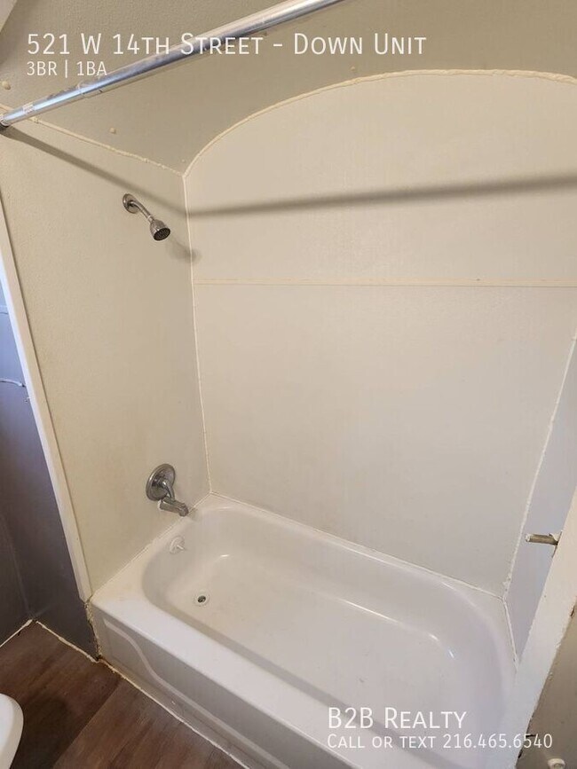 Building Photo - 521 W 14th St