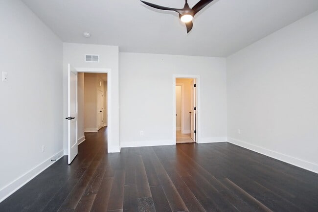 Building Photo - Spacious Brookhill Commons Townhome-Style Condo With Garage