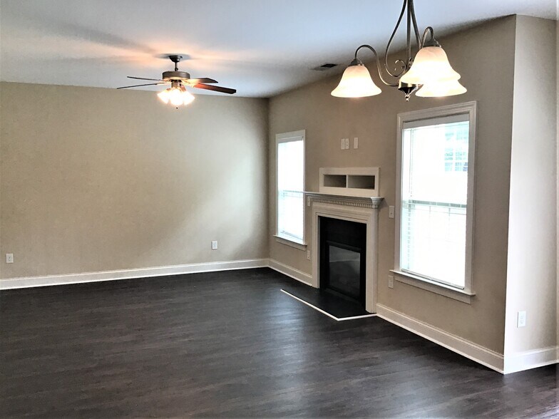 Building Photo - 617 Monterey Pine Dr