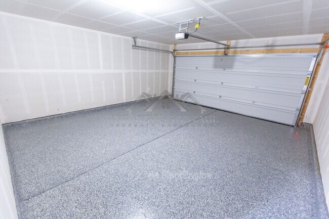 Building Photo - 3510 Mateo Dr