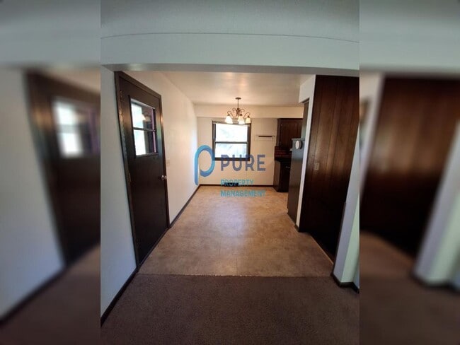 Building Photo - Beautiful Burnsville 3 Bedroom / 2 Bath Ho...