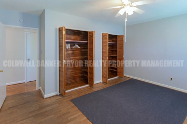 Building Photo - 4890 College Dr E