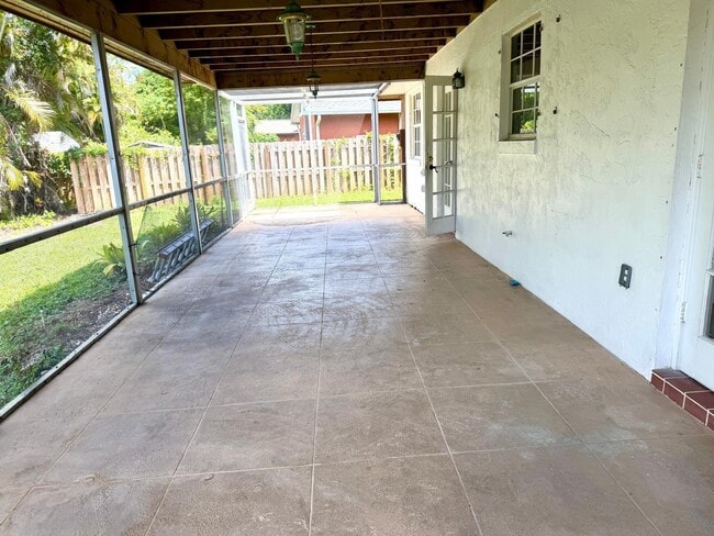 Building Photo - 1235 Rowayton Cir
