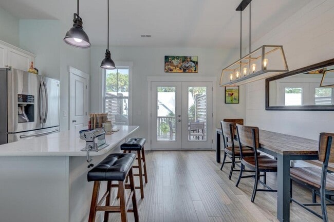 Building Photo - 1817 Bungalow Row