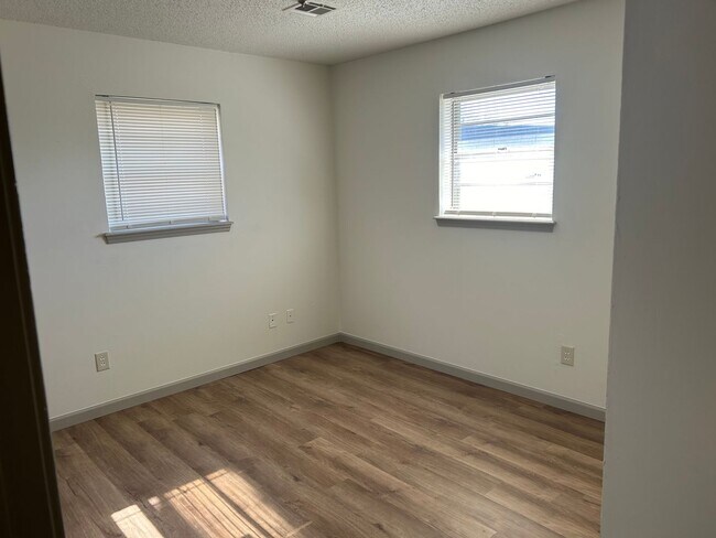 Building Photo - * * * $250 Move-in Special * * * Charming 2-Bedroom / 2-Bathroom Home! * * * $250 Move-in Special...