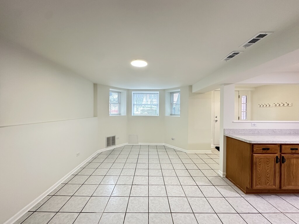 Building Photo - 5804 N Broadway