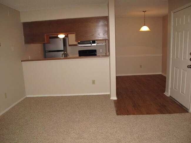 Interior Photo - RELR