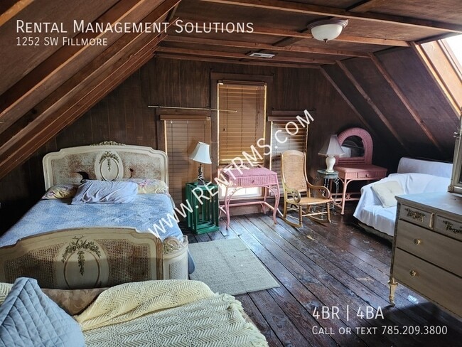 Building Photo - 1252 SW Fillmore-
