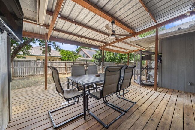 Building Photo - 301 Zebra Dr