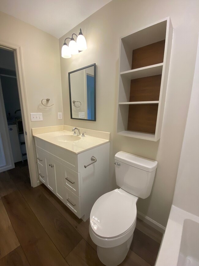Building Photo - 2321