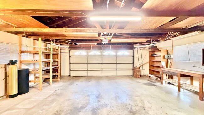 Building Photo - Beautiful Custom Single-Story Home on Gated Country Property with Spectacular Views & Pool!