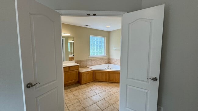 Building Photo - 5685 Hyacinth Ln