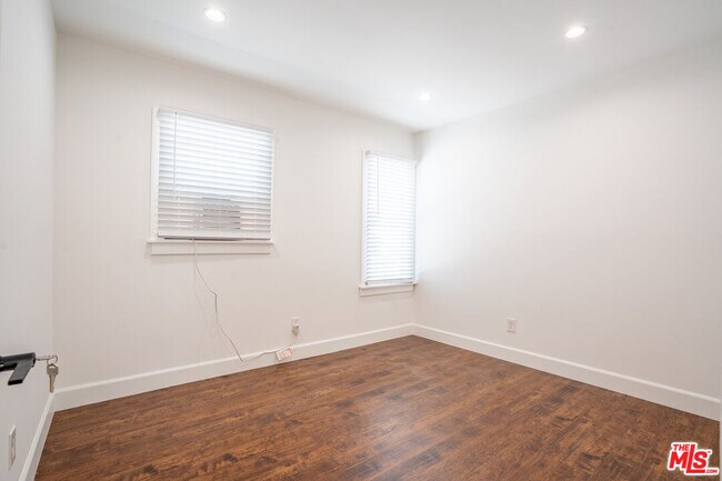 Building Photo - 1409 Bronson Ave