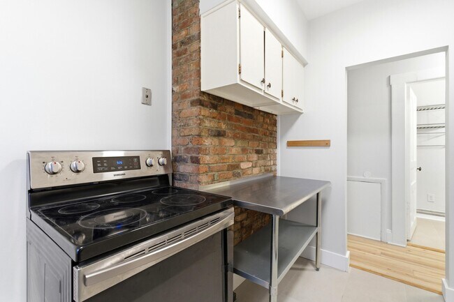 Building Photo - 19 E Mithoff St