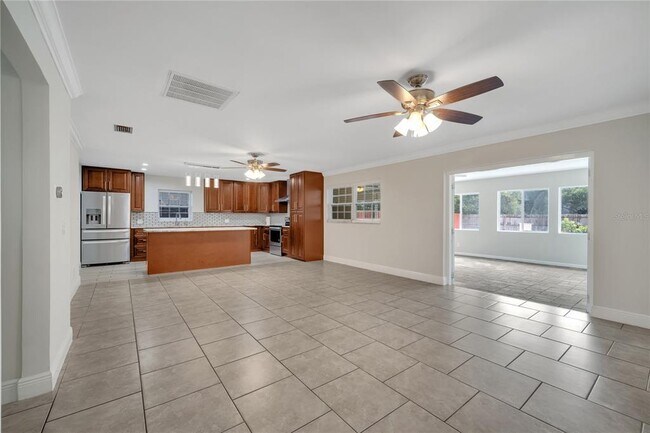 Building Photo - 1395 Meadowbrook St